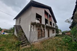 Dvije kuće u samom centru Udbine,165 m2+300 m2, Udbina, Casa