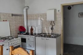 Skrad-okolica, useljiva kuća sa garažom, 100m2, Skrad, Famiglia