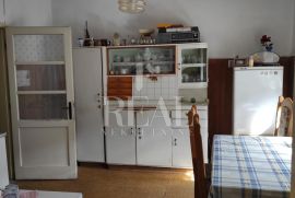 Skrad-okolica, useljiva kuća sa garažom, 100m2, Skrad, Maison