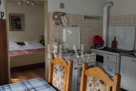 Skrad-okolica, useljiva kuća sa garažom, 100m2, Skrad, Casa