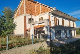 Drniš kuća 470 m2 P+1+VPOT,okućnica,parking, Drniš, House