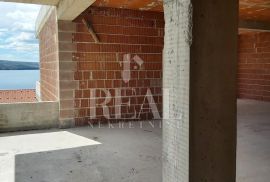 Dramalj, 3S+DB od 135 m2 sa čije se terase pruža prekrasan pogled na more, Crikvenica, Appartment