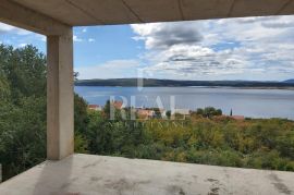 Dramalj, dvoetažni stan od 113 m2, novogradnja sa prekrasnim pogledom, Crikvenica, Appartment