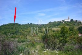 Pićan, urbanizirano zemljište 1100m2, Pićan, Land