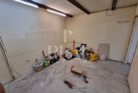 SNIŽENO-SAMO KOD NAS Drenova kuća sa dva stana 98 m2,mala okućnica, Rijeka, House