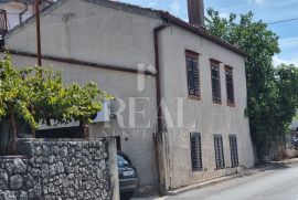 SNIŽENO-SAMO KOD NAS Drenova kuća sa dva stana 98 m2,mala okućnica, Rijeka, Maison