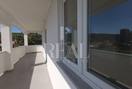 Lopar, stan u prizemlju objekta sa tri stambene jedinice, 3S+DB od 83 m2, Rab, Appartement