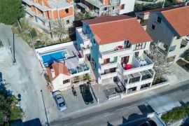 Prekrasna samostojeća kuća 170 m od mora S+P+2 , 360m2, Okrug, Casa