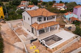 Cres, vila sa bazenom na atraktivnoj lokaciji, PO+P+1, Cres, Famiglia