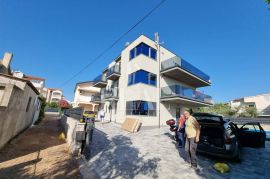 Stan 60m od mora 150m2 3S+DB, Vodice, Apartamento