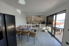 Stan 60m od mora 150m2 3S+DB, Vodice, Wohnung