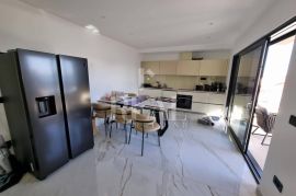 Stan 60m od mora 150m2 3S+DB, Vodice, Kвартира