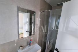 Stan 60m od mora 150m2 3S+DB, Vodice, Kвартира