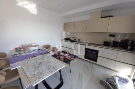 Stan 60m od mora 150m2 3S+DB, Vodice, Appartment