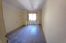 Centar Šibenika kuća za adaptaciju P+3, Šibenik, House