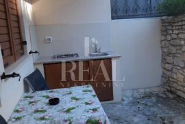 Rovinj, dvojna kuća na atraktivnoj lokaciji, S+P+2+VPOT od 505 m2, Rovinj, House