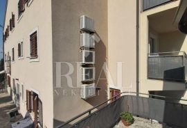 Rovinj, dvojna kuća na atraktivnoj lokaciji, S+P+2+VPOT od 505 m2, Rovinj, Дом