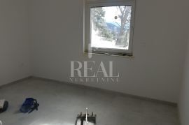 Rab, prekrasna lokacija, 3S+DB od 116 m2 sa prostranom terasom u manjoj urbanoj vili, Rab, Appartement