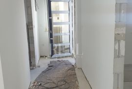 Rab, prekrasna lokacija, 3S+DB od 116 m2 sa prostranom terasom u manjoj urbanoj vili, Rab, Appartment