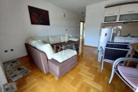 Namješten apartman 500 m od mora S+DB + terasa, Seget, Kвартира