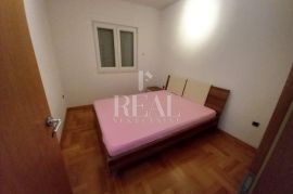 Namješten apartman 500 m od mora S+DB + terasa, Seget, Appartment