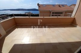 Namješten apartman 500 m od mora S+DB + terasa, Seget, Διαμέρισμα