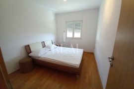 Namješten apartman 500 m od mora S+DB + terasa, Seget, Appartment