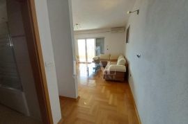 Namješten apartman 500 m od mora S+DB + terasa, Seget, Appartement