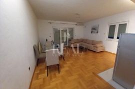 Studio apartman 400 m od mora sa terasom, Seget, Διαμέρισμα