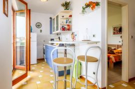 Svijetao stan u širem centru Rovinja s terasom, Rovinj, Appartment