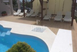 Rogoznica 200 m od mora villa s bazenom, Rogoznica, بيت