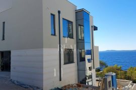 Vila drugi red od mora,340 m2, Trogir, Дом