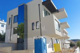 Vila drugi red od mora,340 m2, Trogir, Kuća