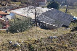 Kuća sa mogućnošću nadogradnje sa velikom okućnicom i prekrasnim pogledom na Kvarner, Matulji, Haus