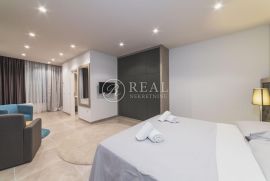 Vila u Trogiru 363 m2 90m od mora, Trogir, Kuća