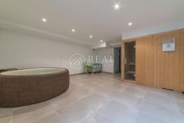 Vila u Trogiru 363 m2 90m od mora, Trogir, Casa