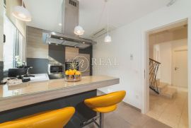 Vila u Trogiru 363 m2 90m od mora, Trogir, Kuća