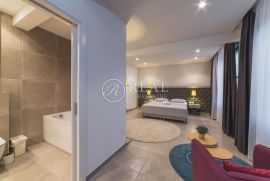 Vila u Trogiru 363 m2 90m od mora, Trogir, Casa