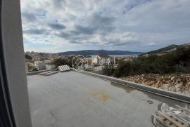 Seget Vranjica stan 93 m2 s loggiom i pogledom, Seget, Διαμέρισμα