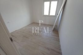 Seget Vranjica stan 93 m2 s terasom i pogledom +vrt, Seget, Flat