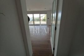 Stan 3S+DB 132 m2 80 m od mora, Trogir, Appartment