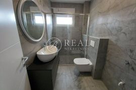 Stan 3S+DB 132 m2 80 m od mora, Trogir, Appartment