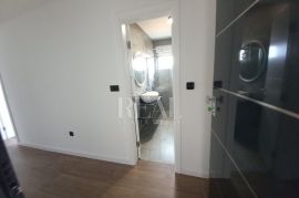 Stan 3S+DB 132 m2 80 m od mora, Trogir, Appartement