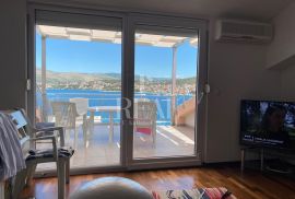 Kuća 5 apartmana,362 m2,okućnica,parking,100 m od mora, Trogir, Ev