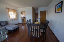 Kuća 5 apartmana,362 m2,okućnica,parking,100 m od mora, Trogir, بيت