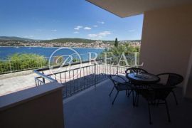 Kuća 5 apartmana,362 m2,okućnica,parking,100 m od mora, Trogir, House