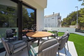 Eksluzivna villa sa bazenom,370 m2,S+P+2,garaža,pogled na more, Trogir, بيت