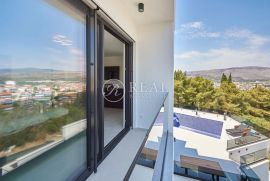 Eksluzivna villa sa bazenom,370 m2,S+P+2,garaža,pogled na more, Trogir, Σπίτι