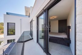 Eksluzivna villa sa bazenom,370 m2,S+P+2,garaža,pogled na more, Trogir, Ev