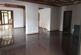 Prodaja poslovnog prostora u Lovranu od 130 m2, Lovran, Propiedad comercial